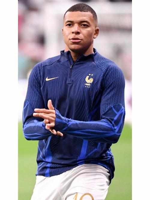 NBA最新传闻：安东尼·戴维斯受伤后，老鹰锁定独行侠内线其他目标