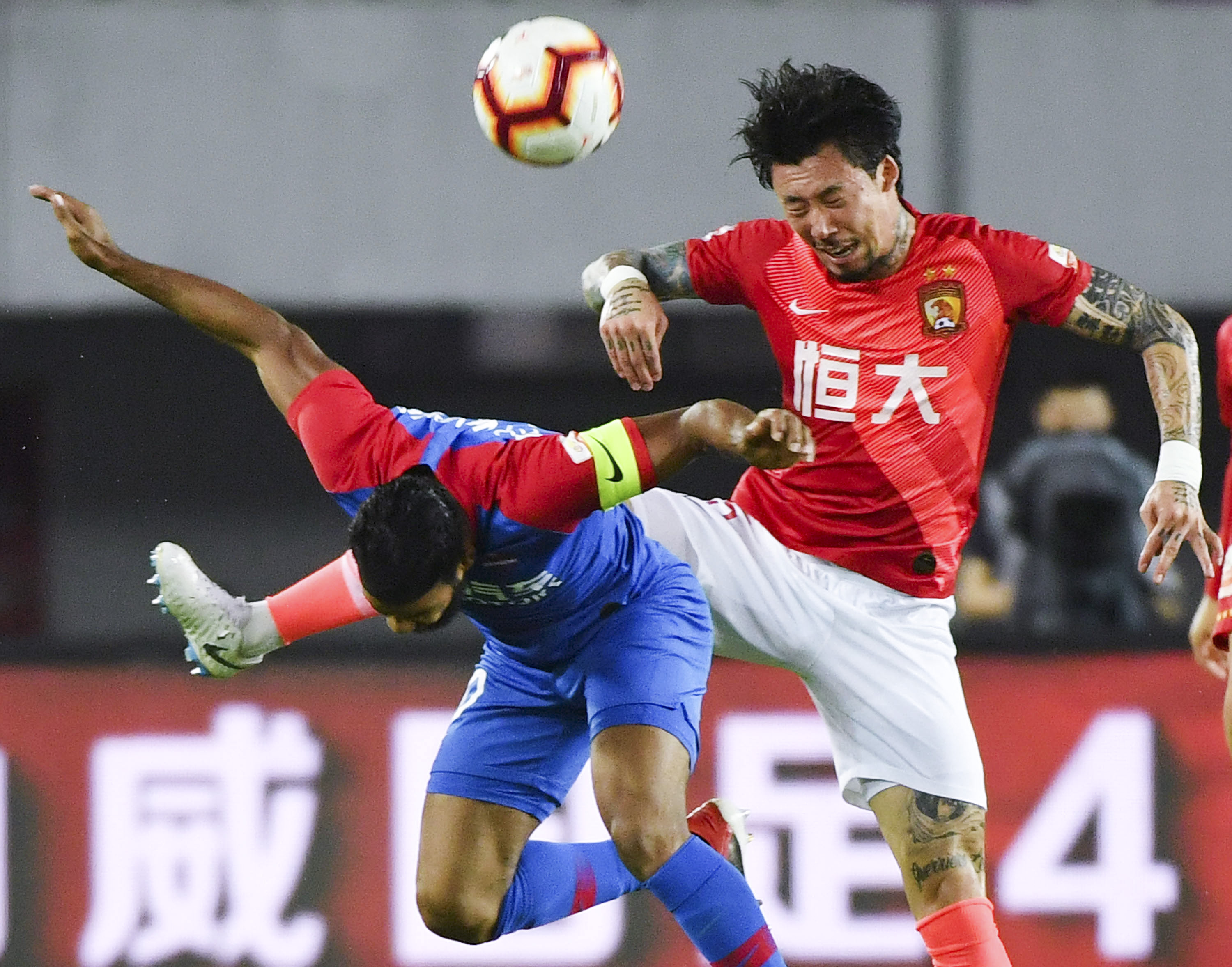 [图]莱昂纳多传射李新翔破门 上海海港3-1河南队五轮不败